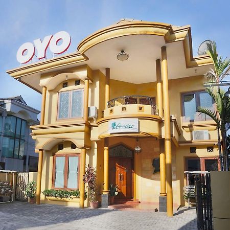 Oyo 1072 Kampung Condro Wulan Guesthouse Maguwo Exterior foto