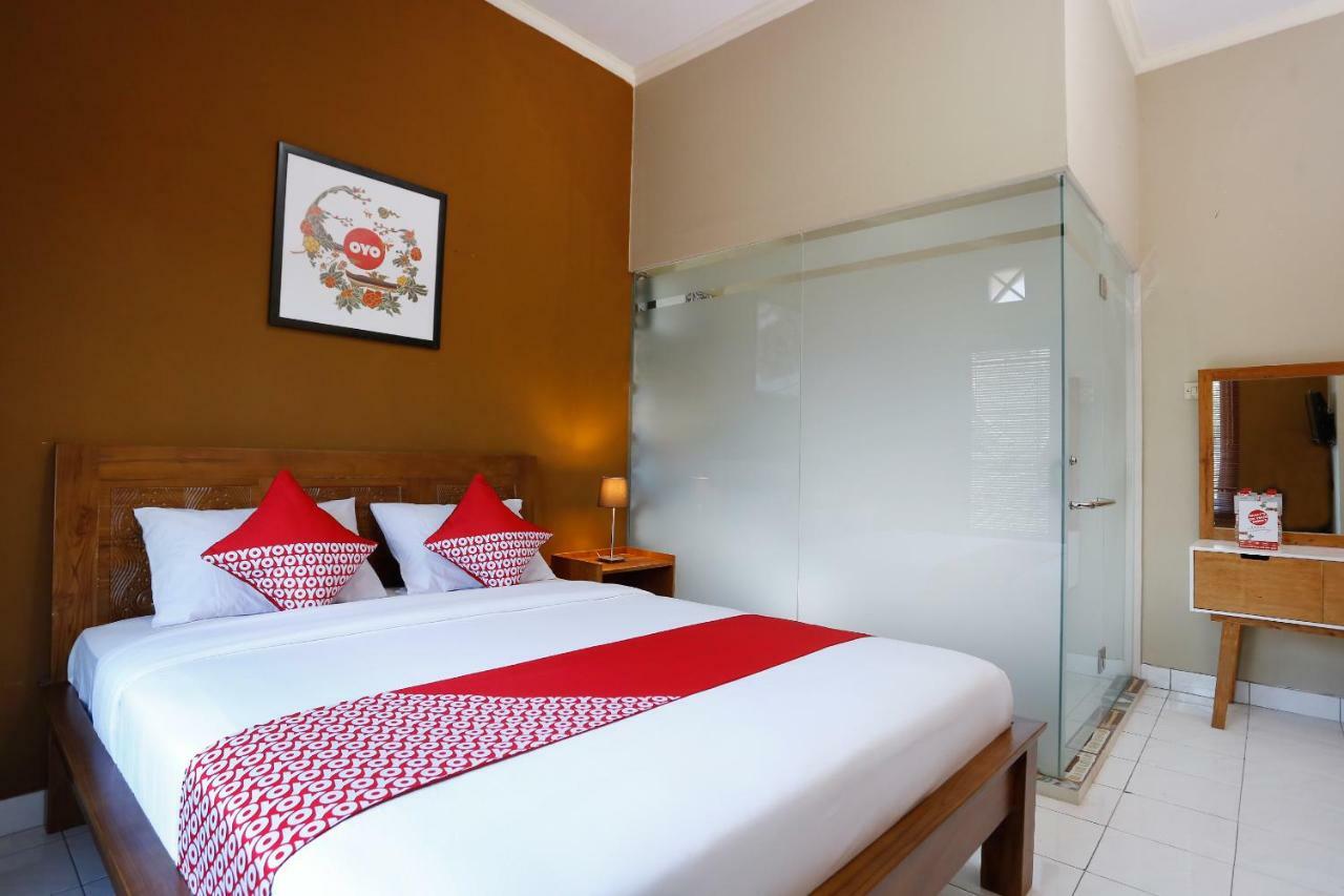 Oyo 1072 Kampung Condro Wulan Guesthouse Maguwo Exterior foto