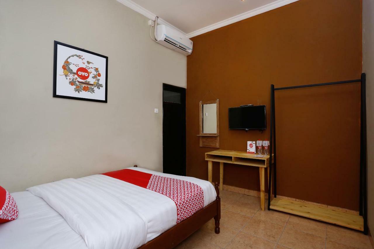 Oyo 1072 Kampung Condro Wulan Guesthouse Maguwo Exterior foto