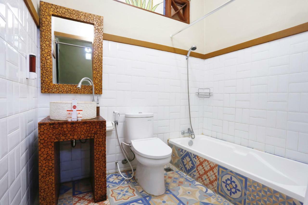 Oyo 1072 Kampung Condro Wulan Guesthouse Maguwo Exterior foto