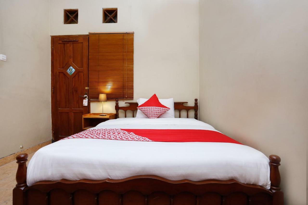 Oyo 1072 Kampung Condro Wulan Guesthouse Maguwo Exterior foto